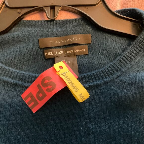 Tahari 100% cashmere sweater beautiful dark blue color - Picture 3 of 6